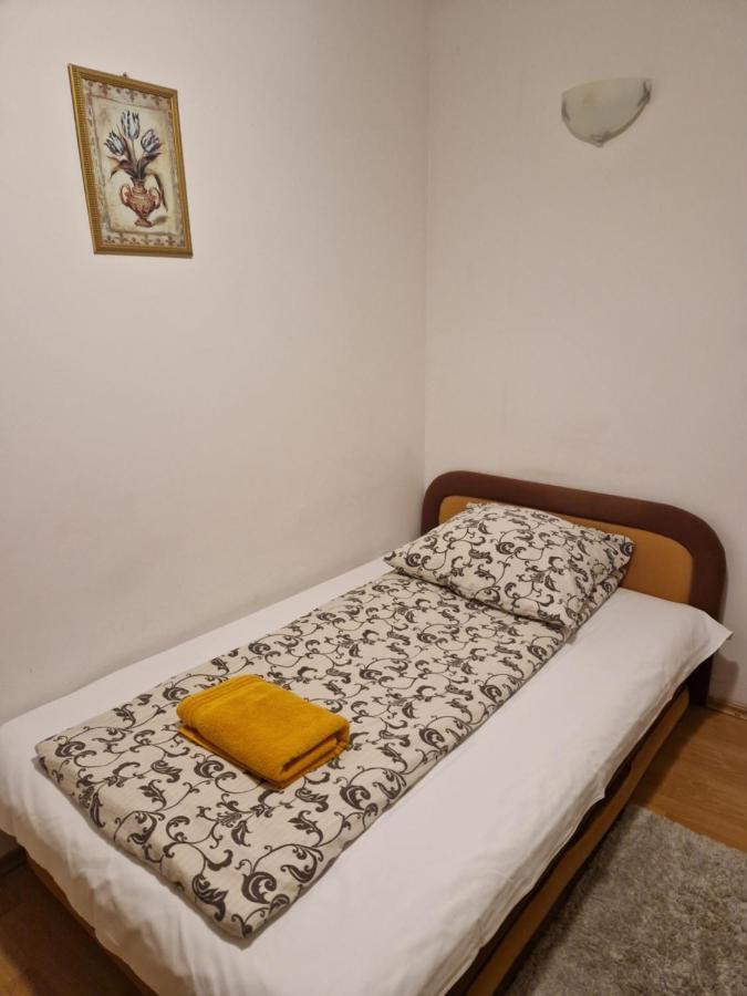 Zajazd Lesny Tuszyn Exterior photo